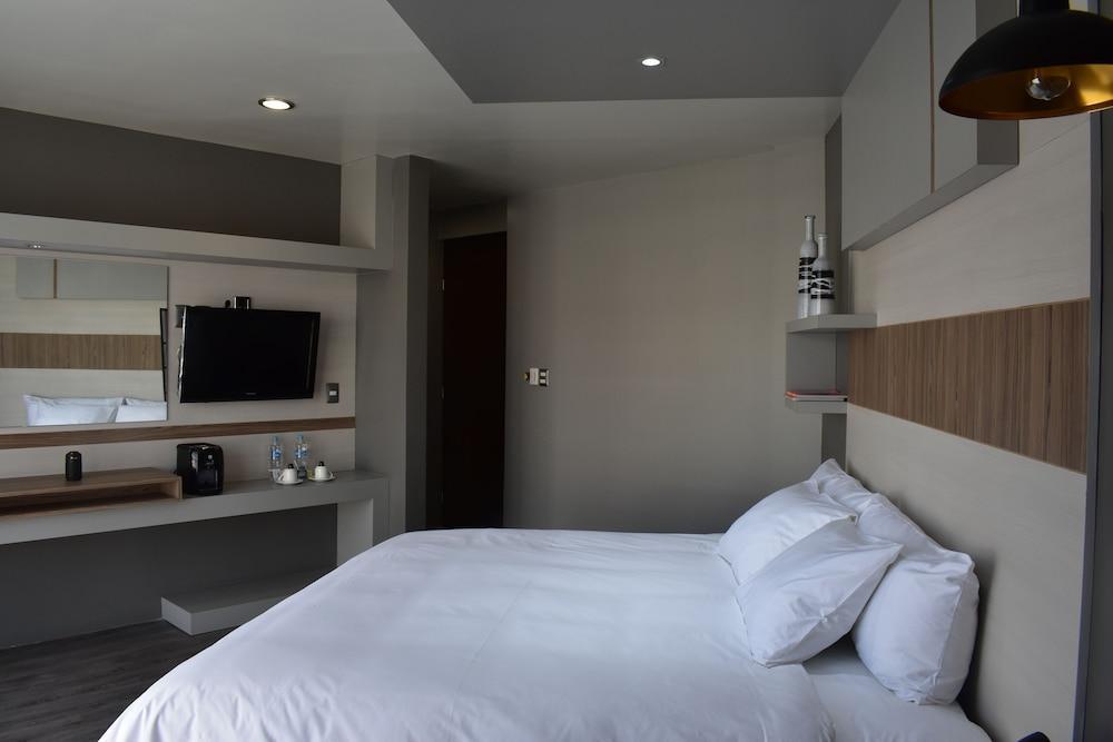 Esduma Hk Hotel Pachuca Exteriör bild